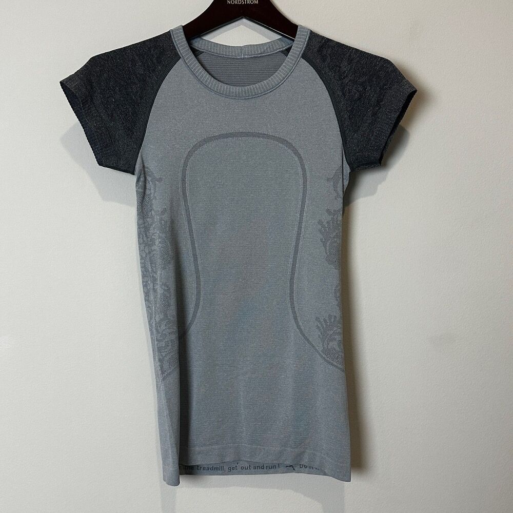 Lululemon Swiftly Tech Short Sleeve Top S Lace Silver Slate 2012 Running Sporty